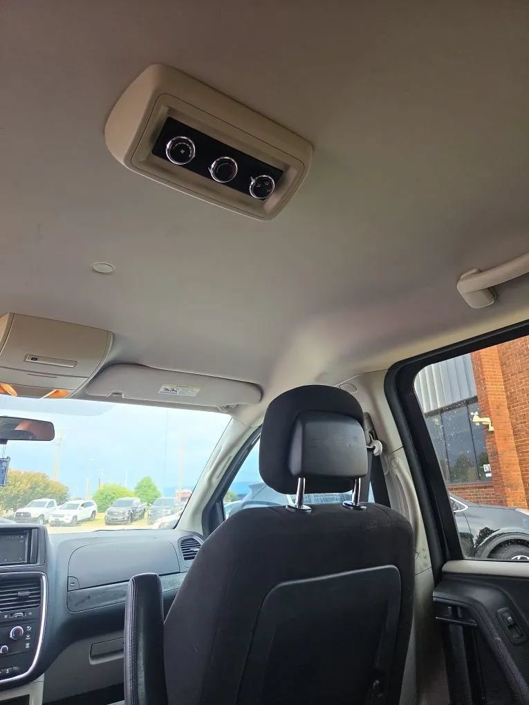 Used 2012 Dodge Grand Caravan SE FWD image 19