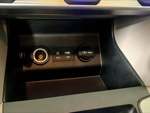 Used 2019 Hyundai Elantra SE image 32