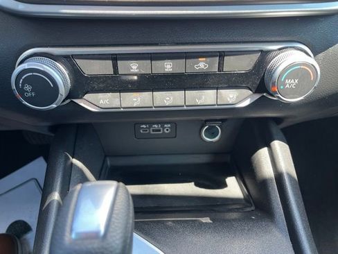 Used 2025 Nissan Altima 2.5 SV FWD image 25