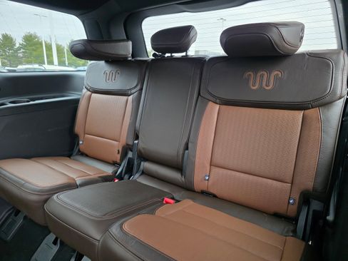 Used 2025 Ford Expedition King Ranch image 9