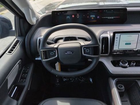 New 2025 Ford Expedition Max Active image 16