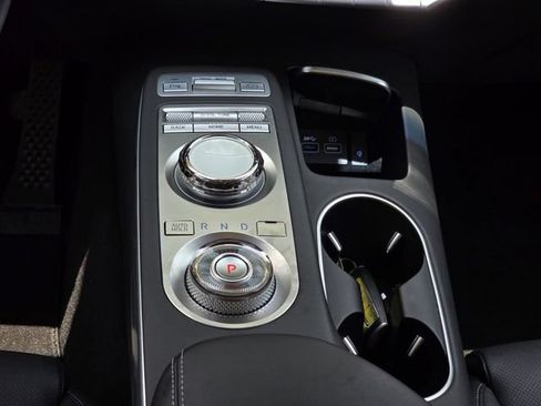 Used 2024 Genesis GV70 2.5T w/ Select Package AWD/4WD image 19
