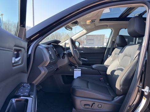 New 2026 Nissan Pathfinder SL w/ SL Premium Package image 9