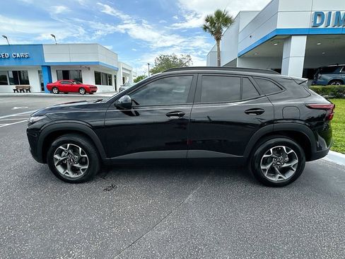 Certified 2024 Chevrolet Trax LT w/ LT Convenience Package FWD image 8