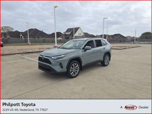 Used 2022 Toyota RAV4 XLE Premium image 1