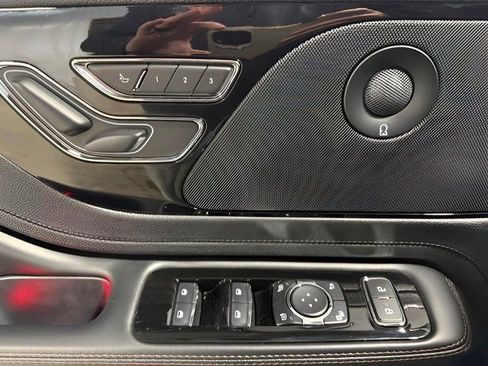 Used 2023 Lincoln Aviator Reserve image 8
