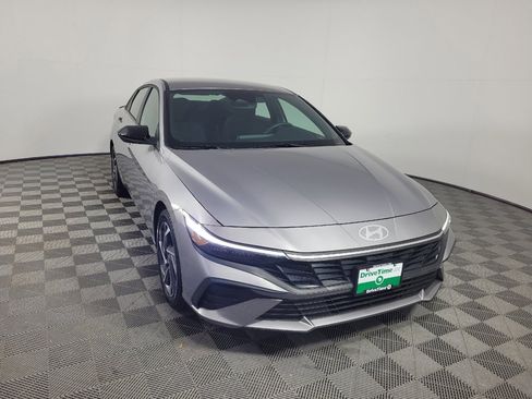 Used 2025 Hyundai Elantra Sport FWD image 13