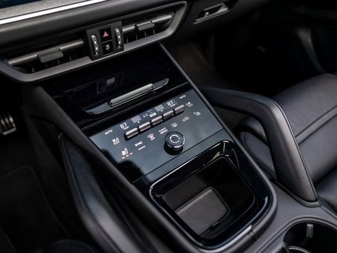 Certified 2025 Porsche Cayenne S image 28