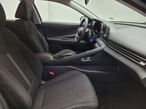 Used 2021 Hyundai Elantra SE FWD image 21