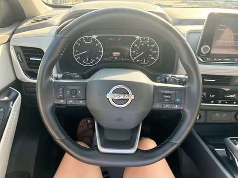 Used 2025 Nissan Rogue SV FWD image 11