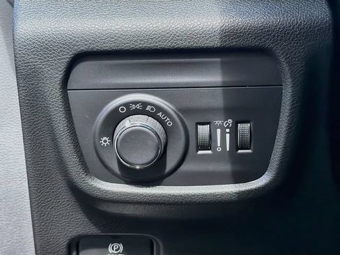 Used 2025 Jeep Grand Cherokee Laredo X w/ Luxury Tech Group I AWD/4WD image 11