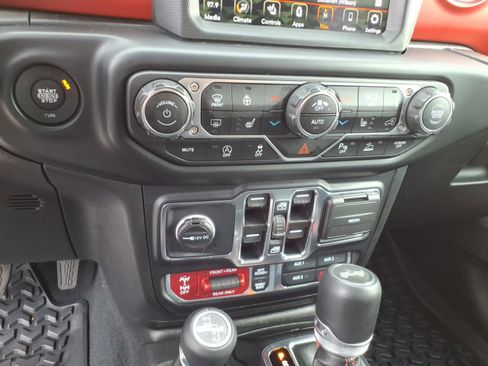 Used 2022 Jeep Wrangler Unlimited Rubicon w/ Steel Bumper Group AWD/4WD image 19
