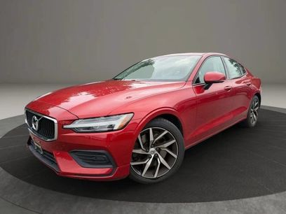 Used 2019 Volvo S60 T6 Momentum w/ Premium Package