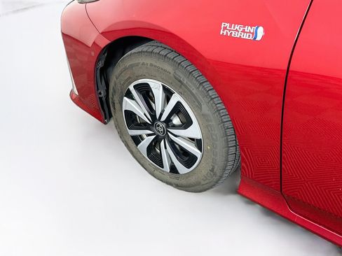 Used 2017 Toyota Prius Prime Advanced FWD image 11