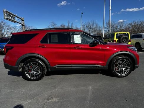 Certified 2025 Ford Explorer ST-Line w/ ST-Line Street Pack image 4