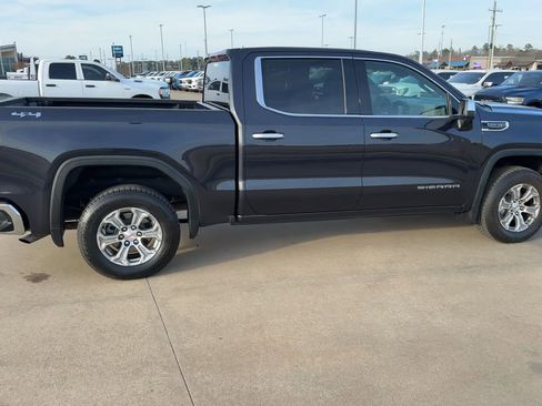 Used 2025 GMC Sierra 1500 SLT image 8