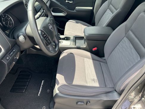 Used 2024 Nissan Frontier SV w/ SV Convenience Package RWD image 9