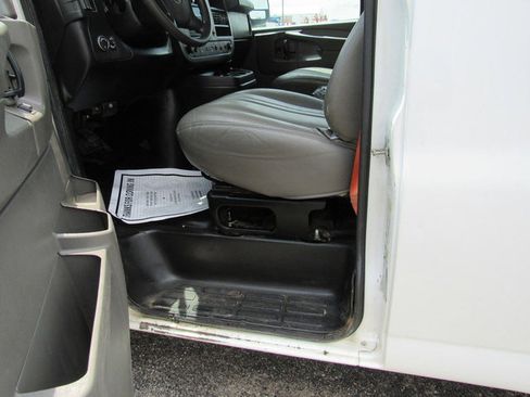 Used 2014 Chevrolet Express 2500 RWD image 27