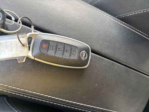 Used 2024 Nissan Rogue SV FWD image 27