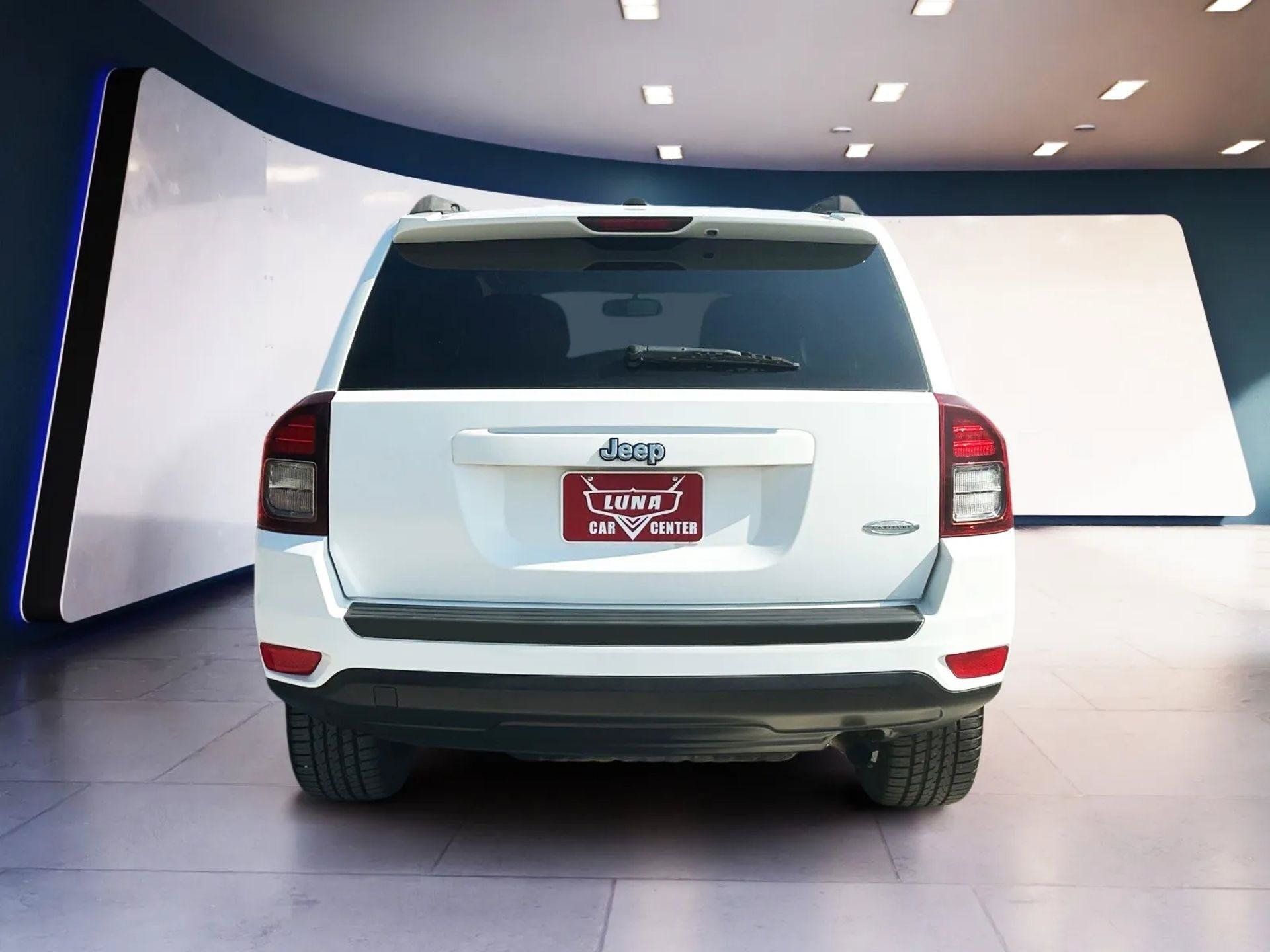Used 2016 Jeep Compass Latitude FWD image 4