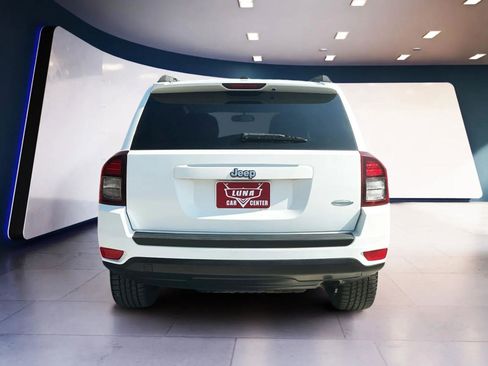 Used 2016 Jeep Compass Latitude FWD image 4