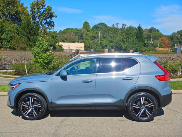 Used 2023 Volvo XC40 B5 Plus AWD/4WD image 11