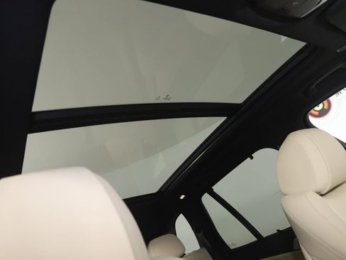 Used 2022 BMW X5 xDrive45e image 11