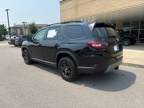 Certified 2025 Honda Pilot TrailSport image 2