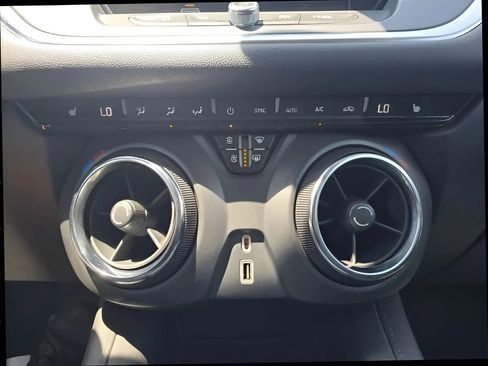 Used 2020 Chevrolet Blazer LT image 28