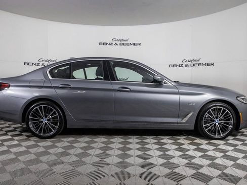 Used 2023 BMW 530e w/ Premium Package image 4