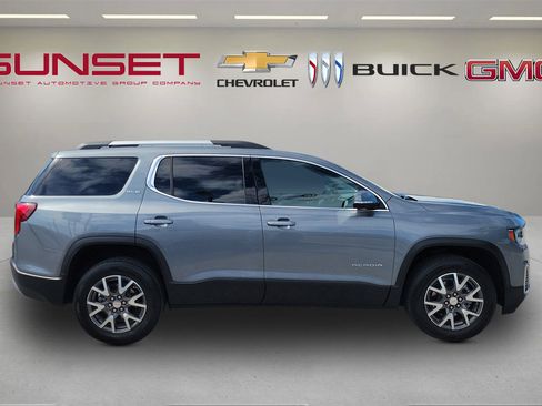 Certified 2022 GMC Acadia SLE w/ Driver Convenience Package image 3