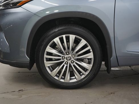 Used 2023 Toyota Highlander Platinum AWD/4WD image 31