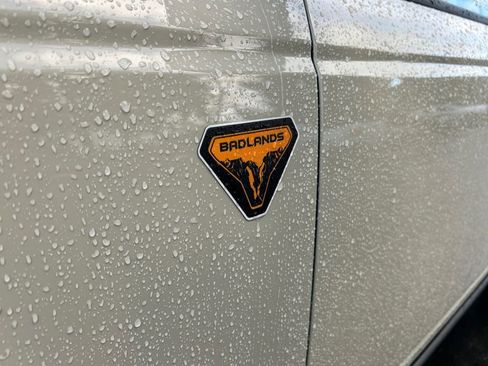 Used 2025 Ford Bronco Badlands image 31