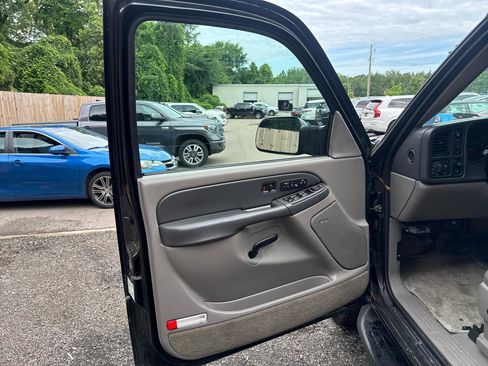 Used 2003 Chevrolet Suburban 2500 LT w/ LT Preferred Equipment Group AWD/4WD image 5