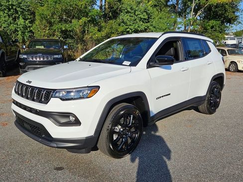 New 2026 Jeep Compass Latitude image 3