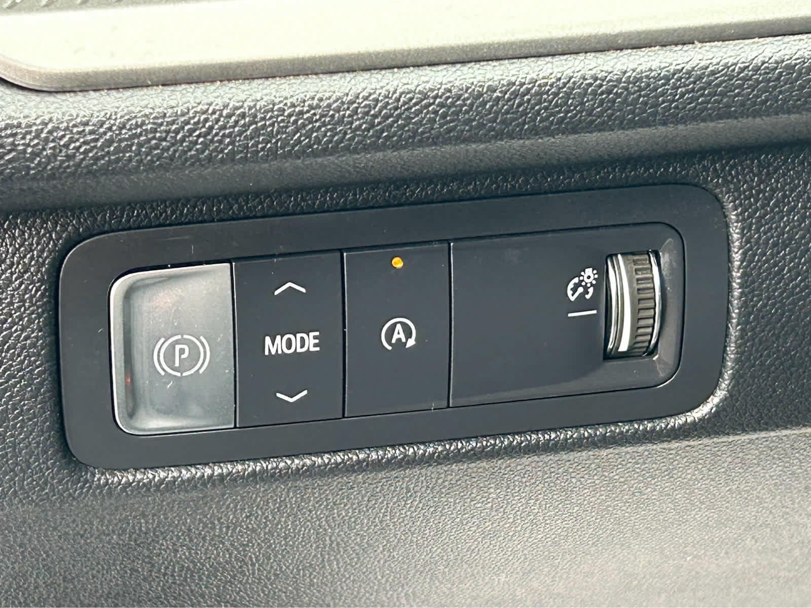 Used 2025 Chevrolet Traverse LT FWD image 21