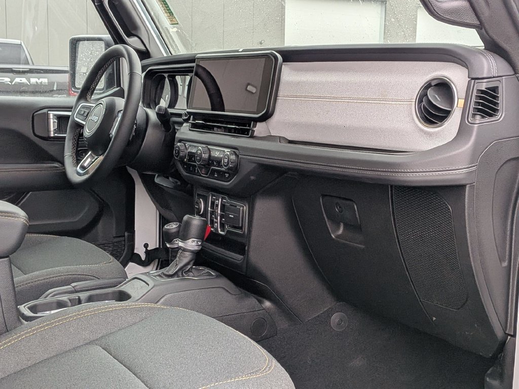 Used 2025 Jeep Wrangler Unlimited Sahara AWD/4WD image 26