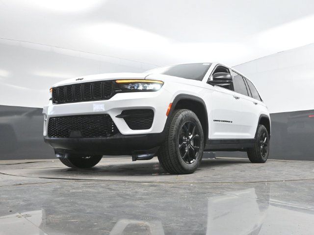 Used 2024 Jeep Grand Cherokee Altitude AWD/4WD image 50