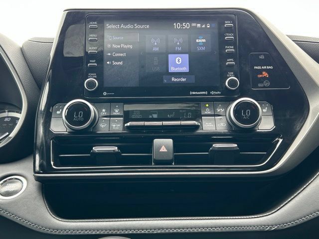 Used 2022 Toyota Highlander XLE AWD/4WD image 54