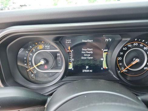 Used 2025 Jeep Wrangler Unlimited Rubicon w/ Convenience Group AWD/4WD image 19