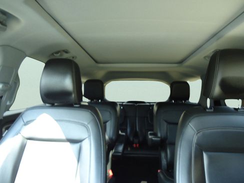 Used 2022 Ford Explorer XLT w/ Equipment Group 202A image 31