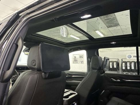 Used 2024 GMC Yukon Denali w/ Advanced Technology Package image 18