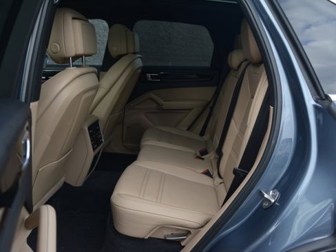 Certified 2020 Porsche Cayenne image 30