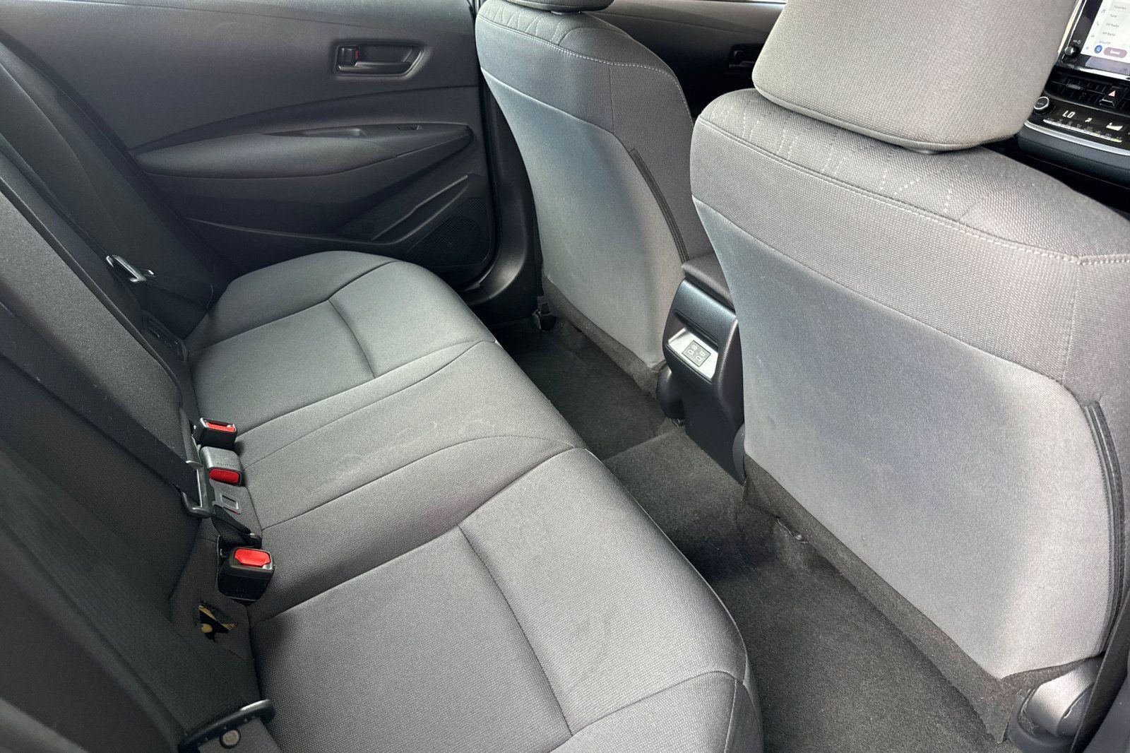 Used 2025 Toyota Corolla LE FWD image 30