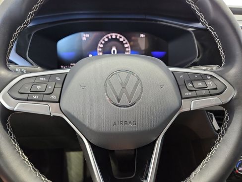 Certified 2023 Volkswagen Taos SE FWD image 21