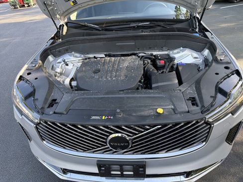 Certified 2025 Volvo XC90 B5 Plus AWD/4WD image 36