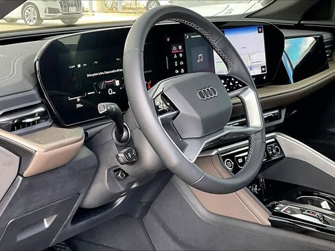 Used 2025 Audi Q5 Premium w/ Convenience Package image 17