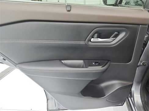 Used 2023 Nissan Rogue SV w/ SV Premium Package image 71