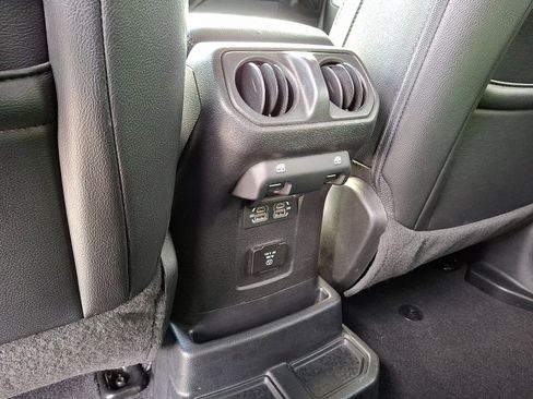 Used 2021 Jeep Wrangler Unlimited Sahara image 12