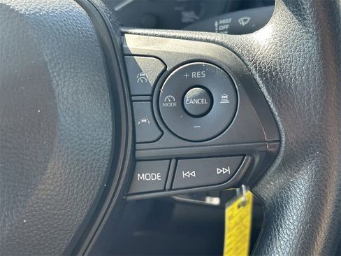 Used 2025 Toyota Corolla LE image 33